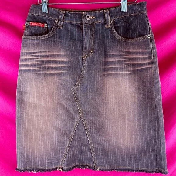 Y2K Vintage Hot Kiss Brown Pinstripe Denim Skirt Size 5 27 USA Mid Rise Raw Hem‎ - Picture 5 of 17